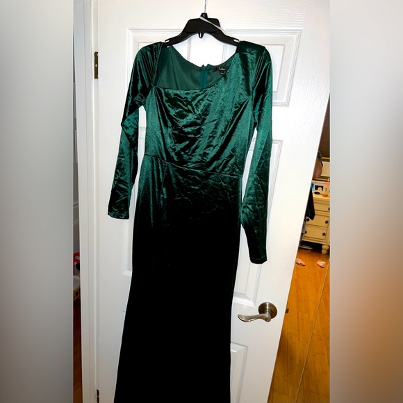 Lulus Dresses & Skirts - Lulu's Emerald Green Long Sleeve Dress